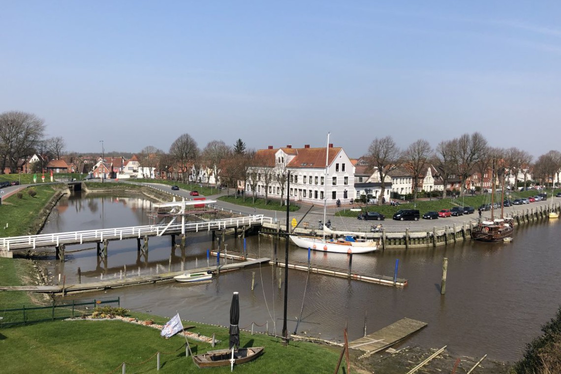 ausblick-vom-balkon-auf-den-historischen-hafen